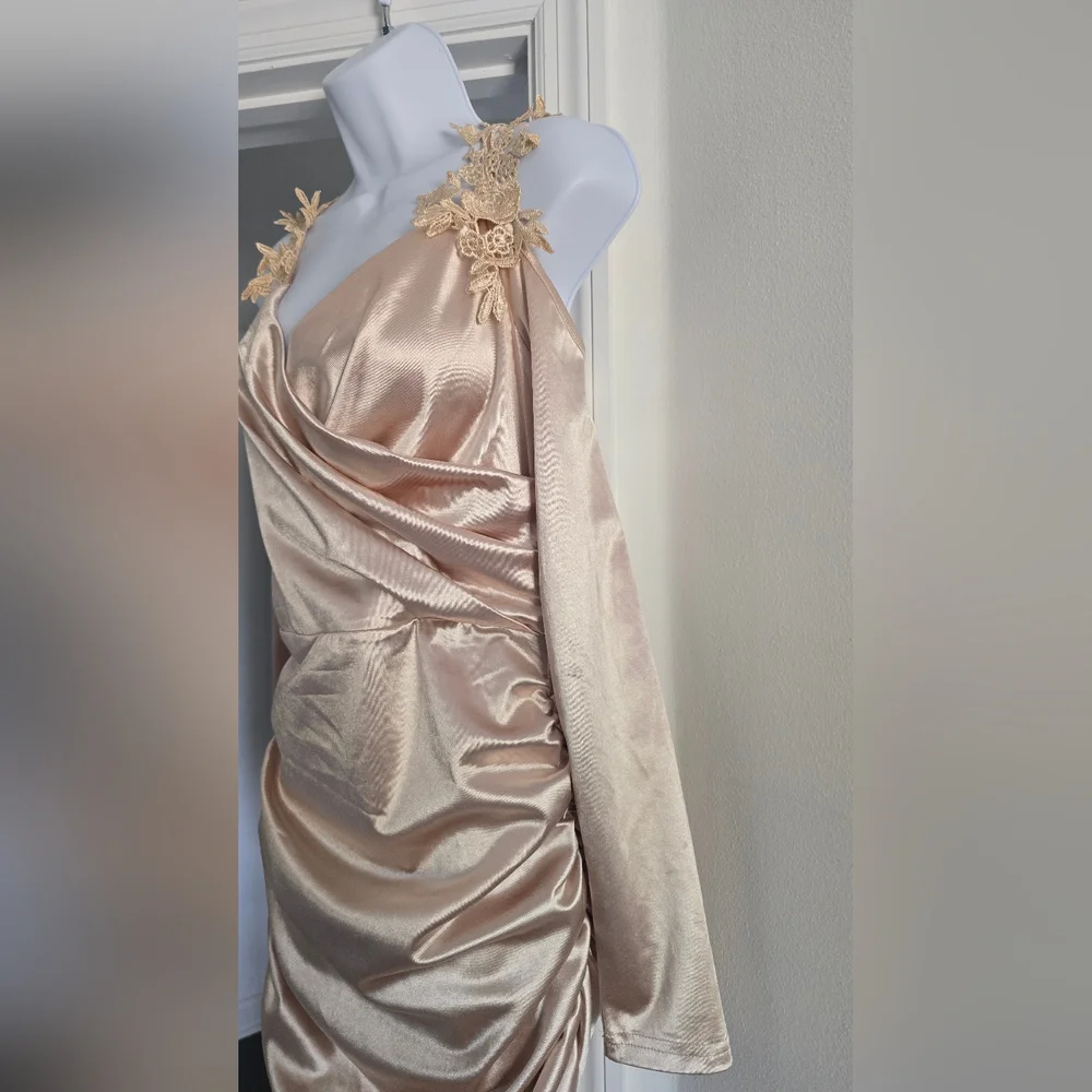 NWT VaVaBold Appliques Detail Cold Shoulder Ruched Side Dress Satin - Picture 4 of 11